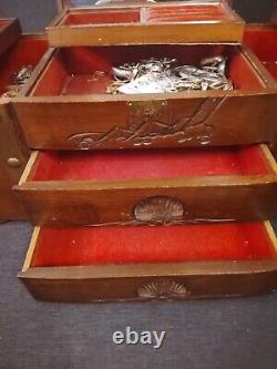 Large vtg solid wood & brass jewelry box chest velvet lined Canada 14