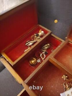 Large vtg solid wood & brass jewelry box chest velvet lined Canada 14