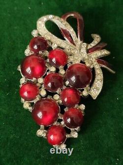 Rare 1941 Vintage Unsigned Coro Red Moonglow Fur Clip Brooch