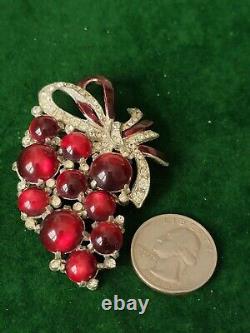 Rare 1941 Vintage Unsigned Coro Red Moonglow Fur Clip Brooch