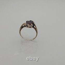 Vintage 10K Gold Dark Red Stone Womens Ring Size 3.75 Weight 2.06 Grams