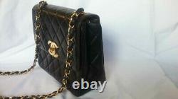Authentique Chanel Black Quilted Lambskin Vintage Classic Single Flap Bag