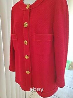 Authentique Chanel Rare Vintage Red Tweed Jacket Gold Tone Logo Buttons Sz36