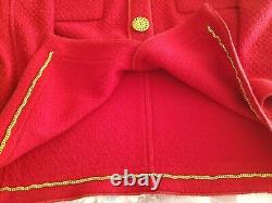 Authentique Chanel Rare Vintage Red Tweed Jacket Gold Tone Logo Buttons Sz36