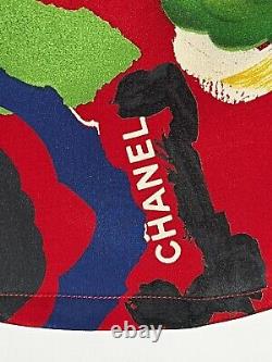 Boutique Chanel, haut coquille rouge vintage des femmes avec CC et camélias, taille 40.