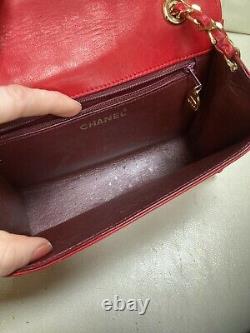 Chanel Vintage Red Tassel Flap Crossbody Sac Vintage Lambskin