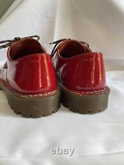 Chaussures Vintage Dr. Martens en cuir verni rouge pour femmes, lacées, taille 5, couture arc-en-ciel.