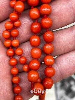 Collier de bijoux anciens vintage pour femmes en corail rouge en perles d'Italie de 32 grammes.