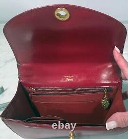Gucci Rare Et Vintage Red Leather Handbag Flap Fermeture Des Années 1960