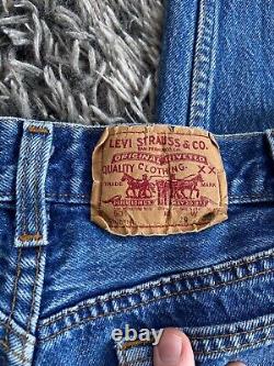 Jeans en denim pour femmes Levis 501 Vintage taille 29x30 fabriqué aux États-Unis Étudiante des années 80 RARE étiquette rouge