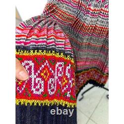 Jupe vintage pour femmes taille unique en chanvre fait main Hmong, style plissé à drapé en rouge.