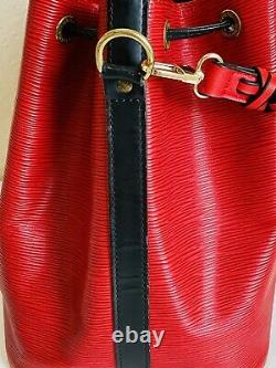 Louis Vuitton Vintage Noe Petit Sac À Godet En Cuir Épique Rouge