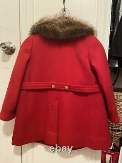 Manteau De Fourrure Rouge Vintage. La Marque Est Une Petite Pépite (fabriquée Au Canada)