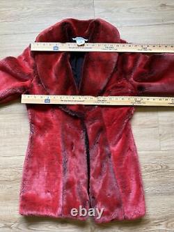 Manteau Vintage en fausse fourrure rouge pour femmes avec sablier de taille S.