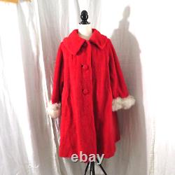 Manteau d'hiver pour femmes en mohair rouge des années 1960 de Lilli Ann avec manchettes en renard