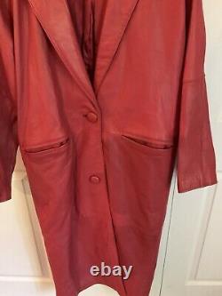 Manteau en cuir pour femme rouge long DOUX en peau de mouton vintage des années 80-90 rare taille moyenne