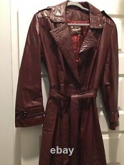 Manteau en cuir rouge sang de bœuf Vintage Étienne Aigner avec ceinture - Taille 18 pour femmes.