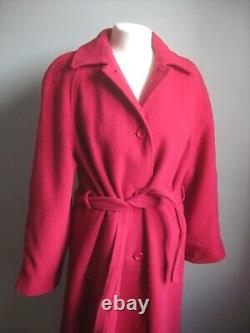 Manteau en laine pure neuve rouge vintage pour dame anglaise avec ceinture ajustée 100% ajustée et évasée framboise