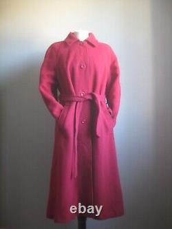 Manteau en laine pure neuve rouge vintage pour dame anglaise avec ceinture ajustée 100% ajustée et évasée framboise