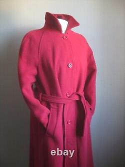 Manteau en laine pure neuve rouge vintage pour dame anglaise avec ceinture ajustée 100% ajustée et évasée framboise