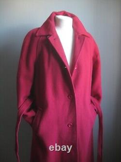 Manteau en laine pure neuve rouge vintage pour dame anglaise avec ceinture ajustée 100% ajustée et évasée framboise