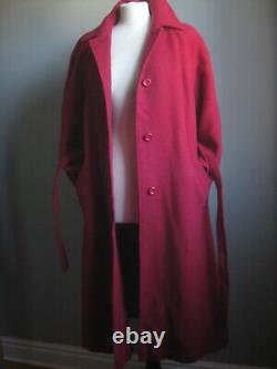 Manteau en laine pure neuve rouge vintage pour dame anglaise avec ceinture ajustée 100% ajustée et évasée framboise