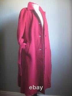 Manteau en laine pure neuve rouge vintage pour dame anglaise avec ceinture ajustée 100% ajustée et évasée framboise