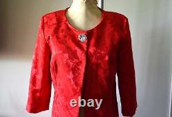 Manteau évasé en brocart rouge des années 1980 de taille unique