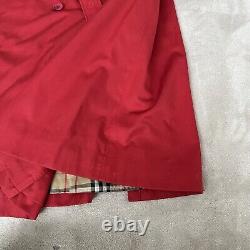 Manteau trench Burberry pour femme en vintage en mélange de coton rouge à carreaux Haymarket taille UK 8 petite