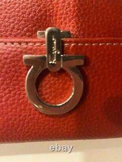 Portefeuille en cuir rouge vintage pour femme pré-propriété de Salvatore Ferragamo - grande qualité