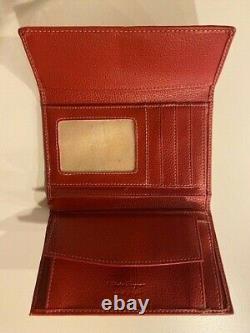 Portefeuille en cuir rouge vintage pour femme pré-propriété de Salvatore Ferragamo - grande qualité