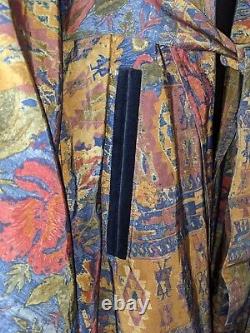 Portrait de manteau de pluie pour femmes avec motifs floraux colorés du sud-ouest, vintage, taille L, bleu, rouge et or, en excellent état