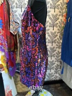 Robe à sequins géométriques noirs, rouges et violets d'époque avec des flirts, taille moyenne