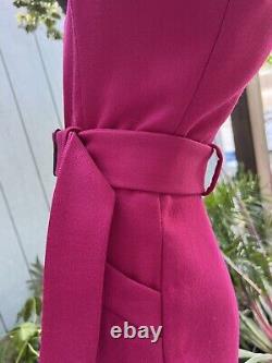 Robe en laine bordeaux de créateur haut de gamme Charles Chang-lima avec ceinture et boutons