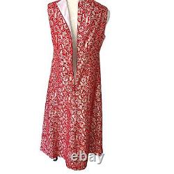 Robe femme vintage rouge sans manches en métallique, taille moyenne, faite main des années 60, décolleté en V doublé.