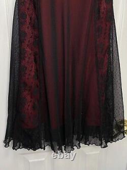 Robe noire en dentelle vintage avec superposition rouge pour femme de Betsey Johnson 4 Gothique.