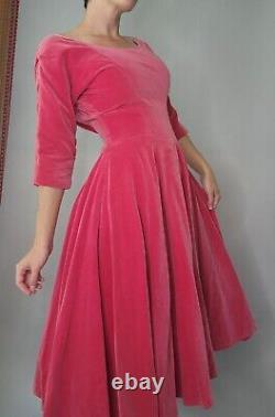 Robe rouge clair à épaules dénudées vintage fait main de longueur mollet classe style campagnard chic