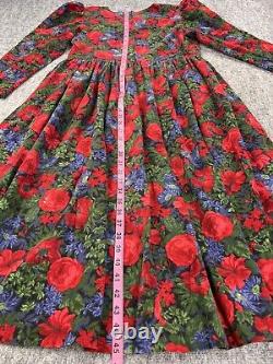 Robe vintage Laura Ashley pour femme taille 8, en velours côtelé à motifs floraux rouges, verts et violets, à taille basse.