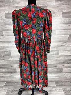 Robe vintage Laura Ashley pour femmes taille 8 en velours côtelé à fleurs rouges, vertes et violettes des années 90.
