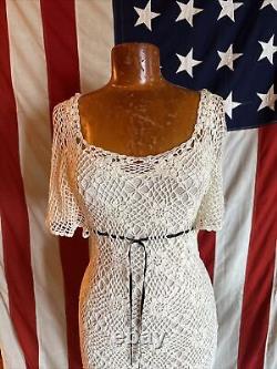 Robe vintage en crochet blanc de Moda International