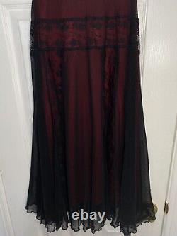 Robe vintage en dentelle noire avec superposition rouge formelle pour femme de Betsey Johnson 4 Gothique