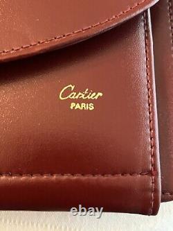 Sac bandoulière en cuir bordeaux Cartier Vintage Must. Nouveau stock ancien