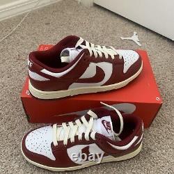 Taille 7 Nike Dunk Low Premium Vintage Rouge W