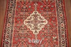 Tapis de coureur Hamedan géométrique rouge / ivoire vintage 3'5 x 9'9 en laine fait main