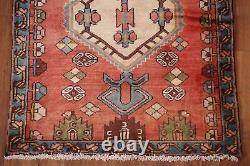 Tapis de coureur Hamedan rouge géométrique vintage 4x9 en tapisserie tribale traditionnelle faite à la main