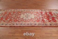 Tapis de coureur traditionnel Sarouk rouge floral vintage 3'x10' en laine nouée à la main