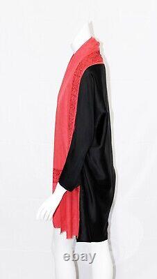 Veste noire rouge brodée vintage pour femme de Roberta Freyman