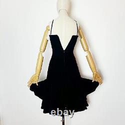 Veuve Noire Vintage des années 90 Robe de cocktail en velours rouge et noir à bustier à baleines et volants taille XS