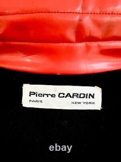 Vieille Iconic Des Années 1960 Pierre Cardin Robe Rouge En Vinyle Veste De Manteau Parka Cape