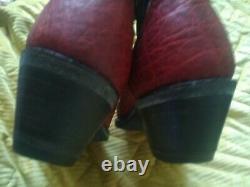 Vieilles Chaussures De Cowboy En Cuir Haut Rouge Et Noir Taille 4